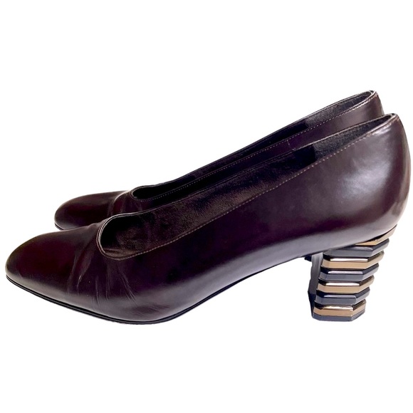 Stuart Weitzman size 8.5 rich leather with stacked decorative 2.5 inch heel - Picture 2 of 8